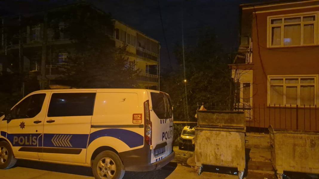 Bir dairede 3 kişinin cesedi bulundu! 1